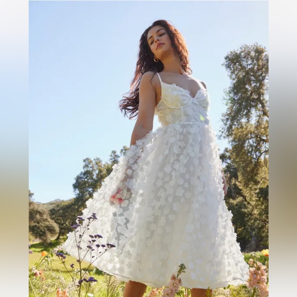 Lulu’s White 3D Floral Whimsical Bustier Skater Midi Dress Bridal Engagement